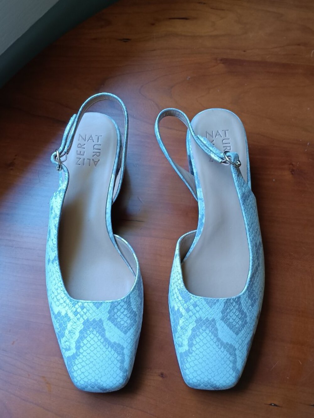 NWT Leather Snake Skin Taupe and Cream Slingback Modern Low Heel Size 9M